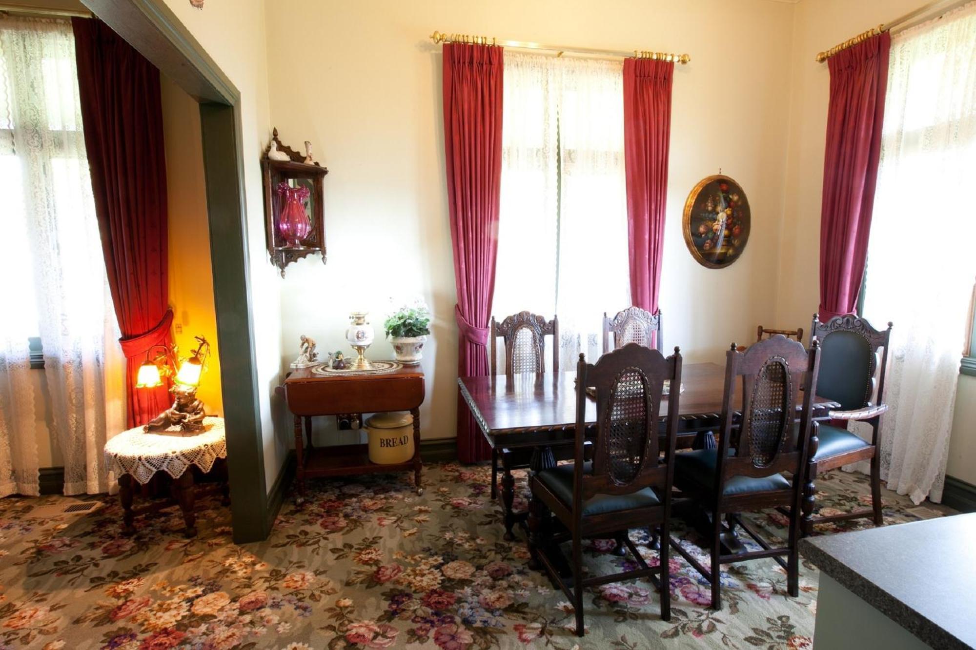 Wild Cattle Creek Estate Bed & Breakfast Wandin Yallock Стая снимка